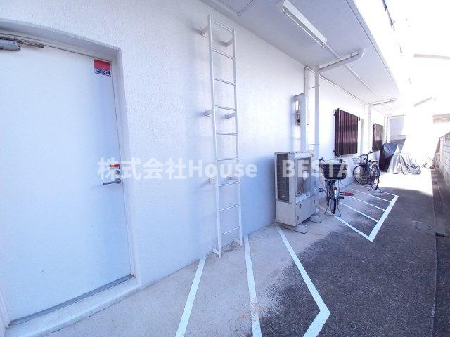 Apartments　大倉山の駐車場