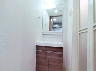 【独立洗面台】 | 朝の支度にも助かる、独立の洗髪洗面化粧台