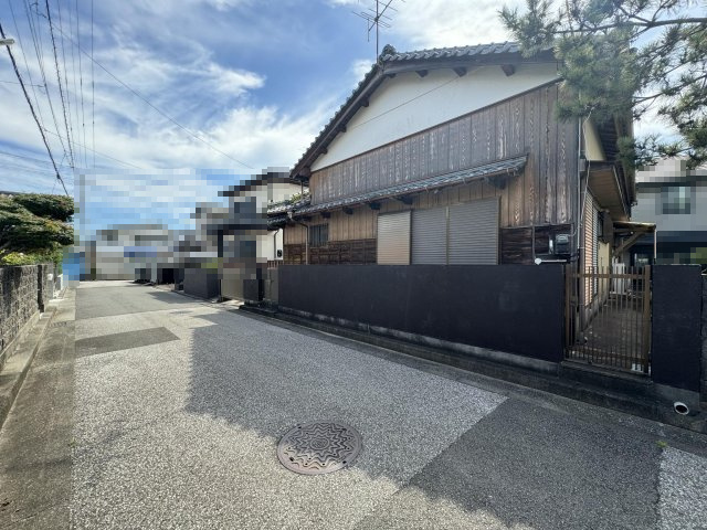 高知市瀬戸東町2丁目　売土地の前面道路含む現地写真