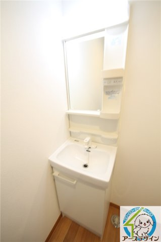 明石市大久保町八木の中古一戸建の独立洗面台|独立洗面台、小物を置くことができて便利です