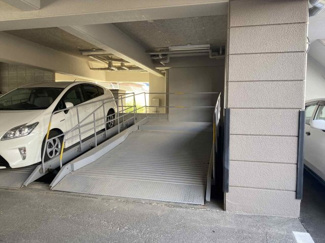【駐車場】