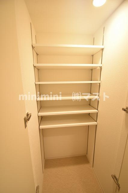 ラシーヌ瓦屋町の玄関