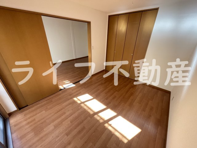 Y・M Court NAGATA Cの洋室|使い勝手のいい洋室です