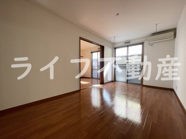 Y・M Court NAGATA Cの居間・リビング|使いやすい居間です