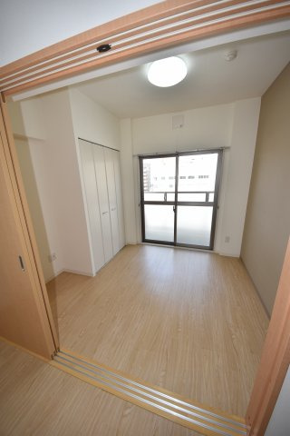 ルーエ桜川の洋室