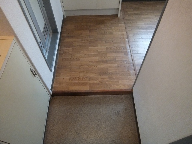 サンビレッジ柏原の玄関