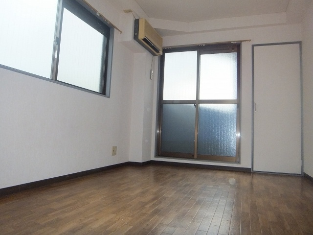 サンビレッジ柏原の居間・リビング