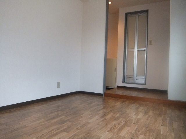 サンビレッジ柏原の居間・リビング