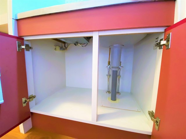 レオパレスみやびのキッチン|シンク下収納