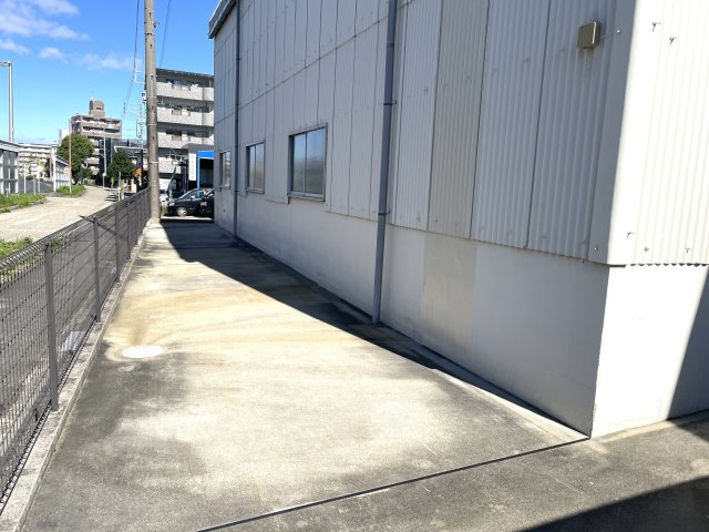 猪子石酒井様事務所・倉庫の外観