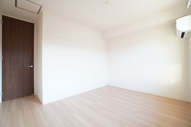 【洋室】 | ヴァンベール | ※同物件・反転タイプの写真です。
