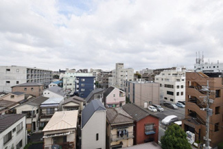 【展望】 | 眼前に広がる空の雄大さと、このお部屋の自慢の一つである「眺望」をご覧ください。毎日、この景色を独り占めできる新生活に夢が広がります。～即日のご見学可能～　お問合せはお気軽にどうぞ。