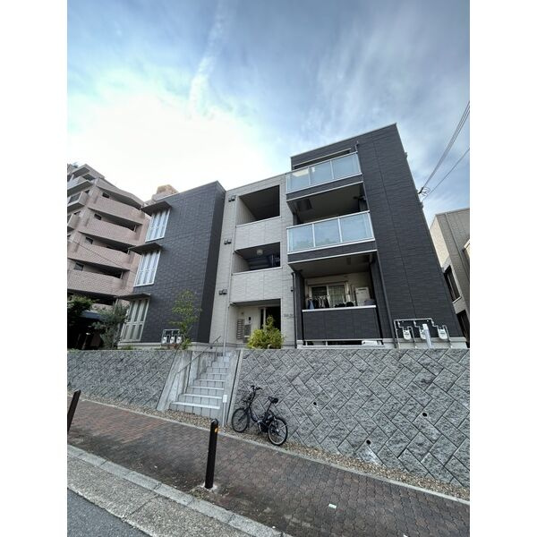神戸市中央区山本通４丁目のアパートの外観
