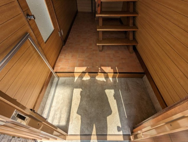 緑ヶ岡2-32借家の玄関