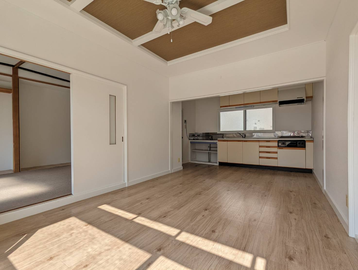 緑ヶ岡2-32借家の居間・リビング