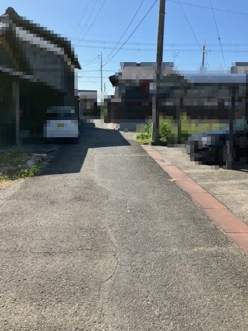 高島市新旭町旭327坪土地の前面道路含む現地写真|南西側道路（建物玄関の裏側）