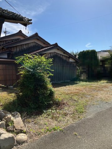 高島市新旭町旭327坪土地の外観|西側道路から建物外観