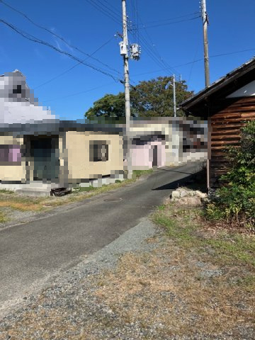 高島市新旭町旭327坪土地の前面道路含む現地写真|敷地から北西側道路