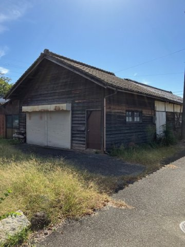 高島市新旭町旭327坪土地の外観|倉庫（北西側道路から）