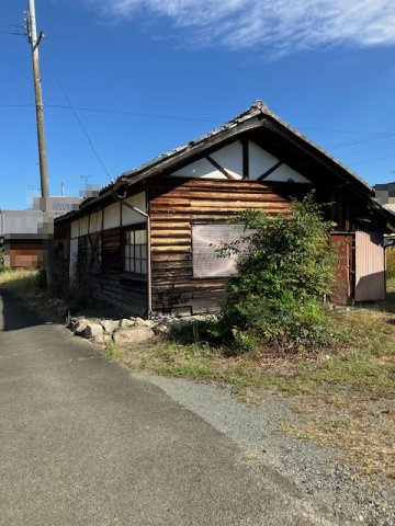 高島市新旭町旭327坪土地の外観|倉庫（南西側道路から）