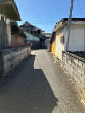 高島市新旭町旭327坪土地の前面道路含む現地写真|前面道路（南東側）