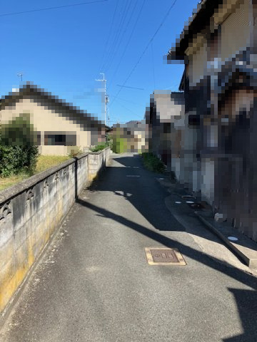 高島市新旭町旭327坪土地の前面道路含む現地写真|前面道路（北東側）