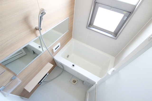 リーベ上東雲の浴室|落ち着いた空間のお風呂です