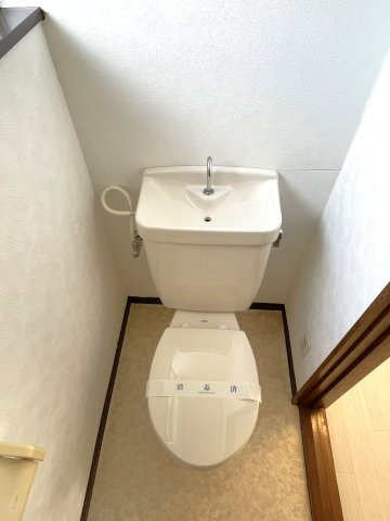 Mハイツのトイレ|壁側面コンセント付