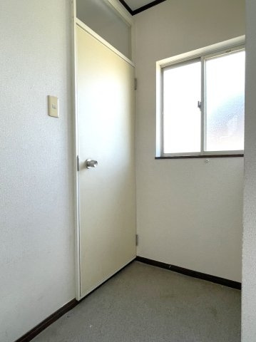 Mハイツの居間・リビング|２階専用玄関