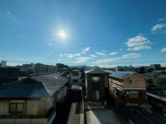 【展望】 | お隣り同士の距離が充分にあるので、雨の日でもお部屋が暗くなりづらいです。
