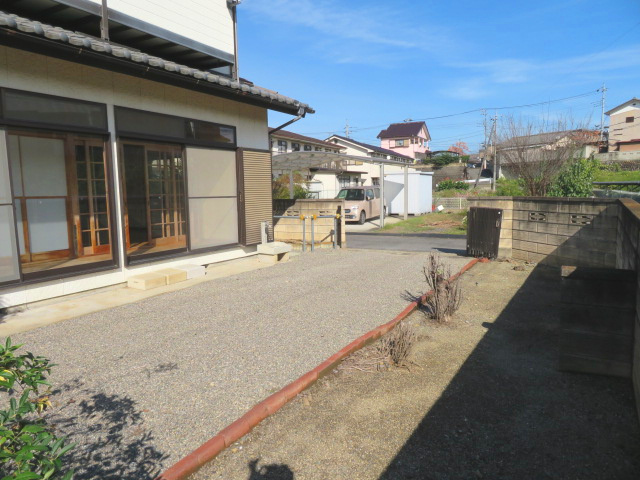 高崎市吉井町吉井　中古680の駐車場