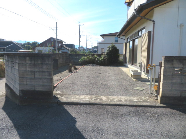 高崎市吉井町吉井　中古680の駐車場