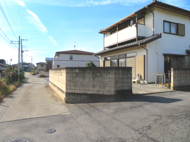 高崎市吉井町吉井　中古680の前面道路含む現地写真