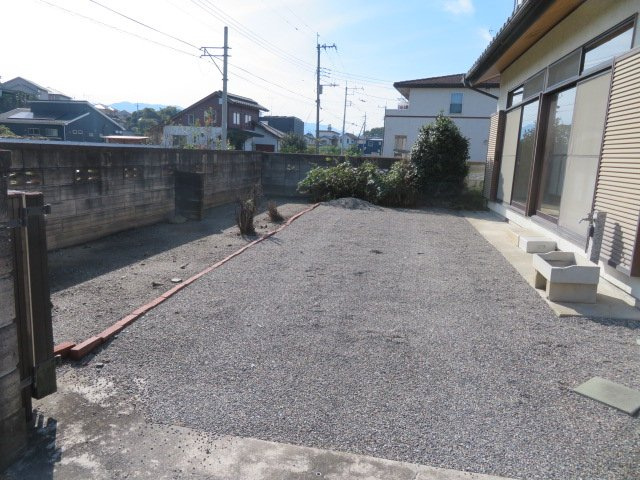 高崎市吉井町吉井　中古680の駐車場