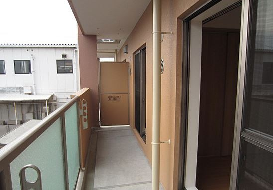 岸和田市下野町３丁目の賃貸マンションのバルコニー|お洗濯にも便利なバルコニー付き