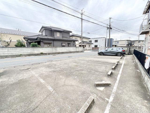 スカイハイツBの駐車場