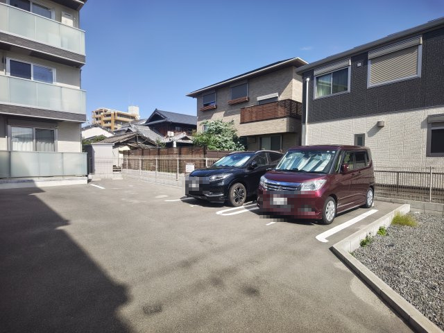 AXIS木田町の駐車場