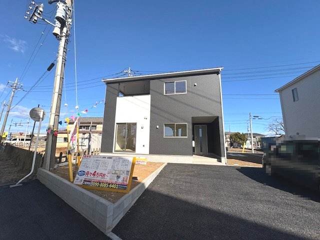 上里町堤第2（全2棟）1号棟の外観|ナチュラルで飽きの来ないデザインは流行に左右されない家の形です。外構も綺麗に仕上がっています(^▽^)/
