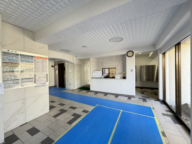 マンハイム西大島のエントランス|日勤で管理人がいるので、安心です