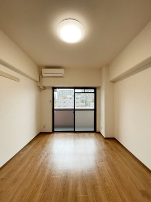 【居間・リビング】 | ベアージュ博多 | 別号室の写真になります。現況優先。