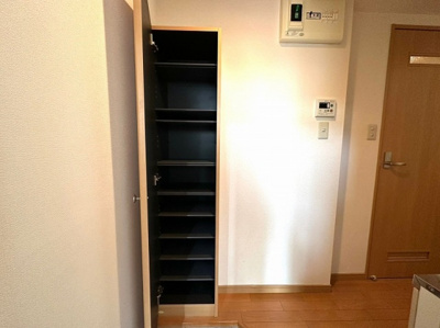 【玄関】 | コンフォートベネフィス西新東 | 別号室の写真になります。現況優先。