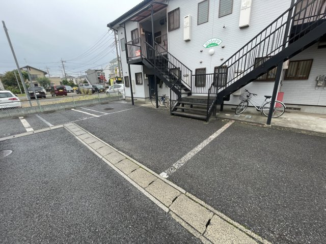 ハイツサンレイクの駐車場