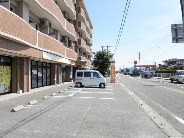 ルミエールガーデンⅠ番館の駐車場
