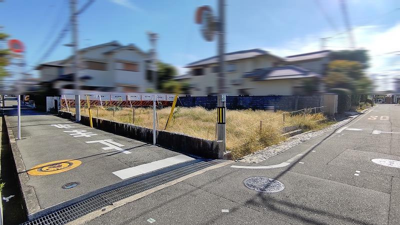 箕面市桜井１丁目　建築条件なし土地＜Ｂ号地＞の前面道路含む現地写真