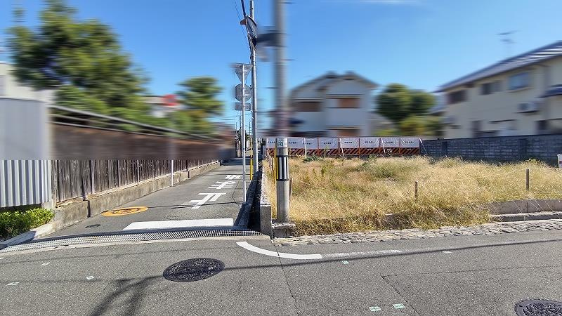 箕面市桜井１丁目　建築条件なし土地＜Ｂ号地＞の前面道路含む現地写真