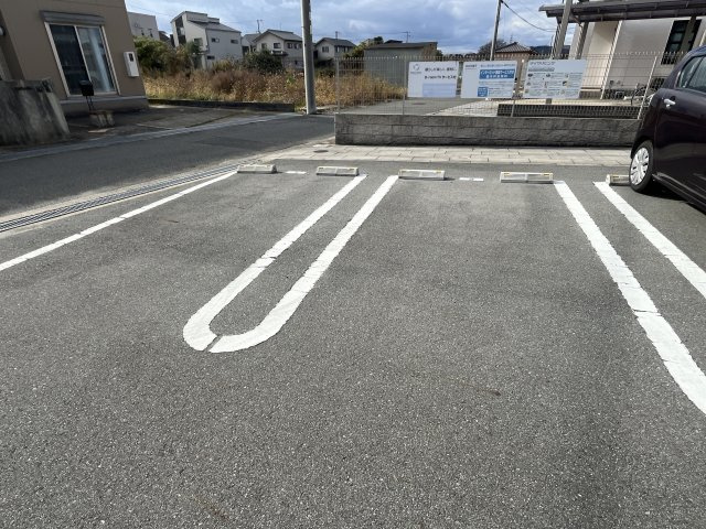 プラージュの駐車場