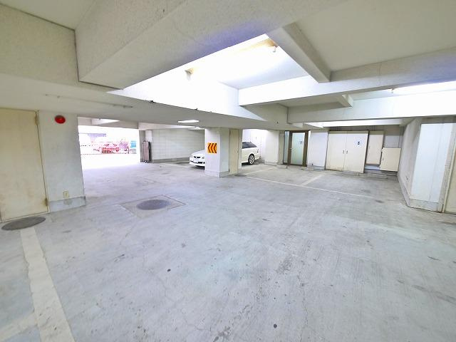 メゾンアンテルナ奈良の駐車場|駐車スペースもあります（要空き確認）