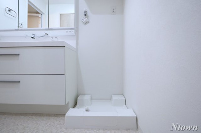 【設備】 | La’a Kea徳川(ラアケア徳川) | 洗濯機置き場です