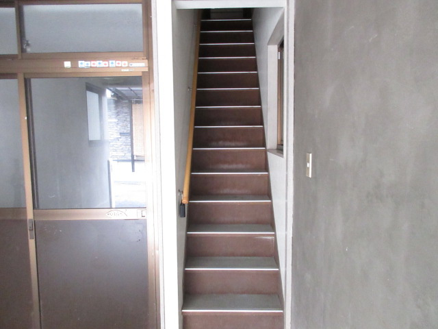 淀の原町戸建のエントランス
