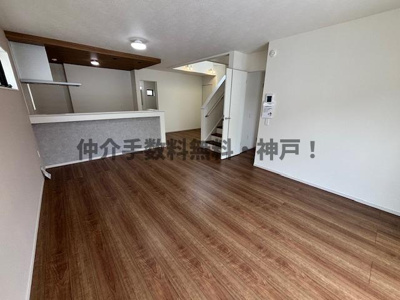 【居間・リビング】 | 神戸市西区美賀多台5丁目　新築戸建2号棟　仲介手数料無料！ | リビングです